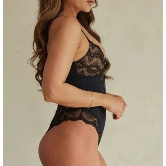Pinsy Women's Sz Medium Black Sculpting Lace Shapesuit Shapewear Bodysuit - Picture 6 of 6